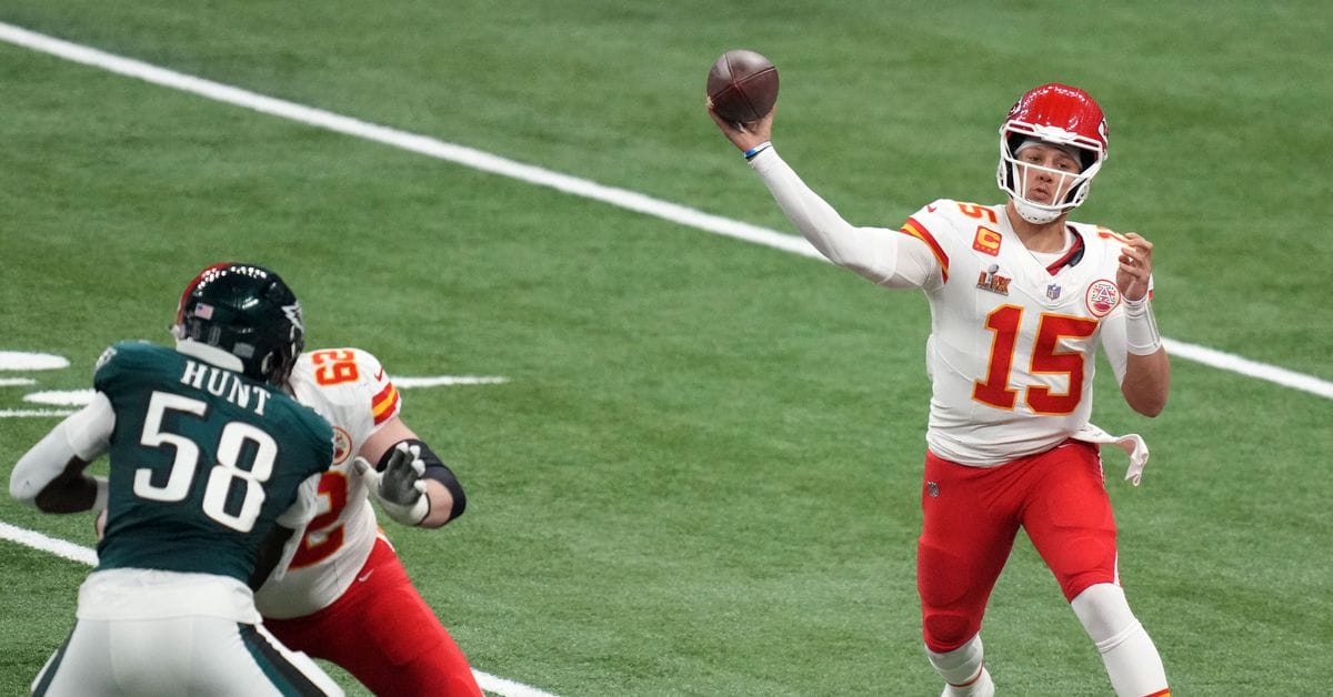 Breaking Tension: Will the Chiefs Shake Up Patrick Mahomes' Contract?