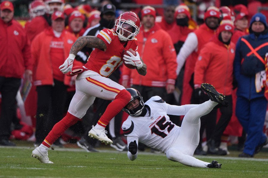 Chaos Unleashed: Texans' Kris Boyd Ejects His Frustration and Sparks Controversy in Thrilling Opener Against the Chiefs!