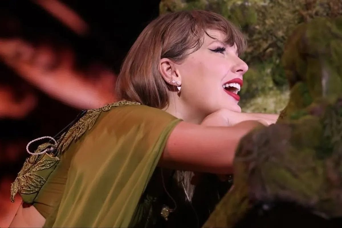 Swifties on Edge: Tension Builds as Taylor Swift's Team Hints at Bombshell Announcement!
