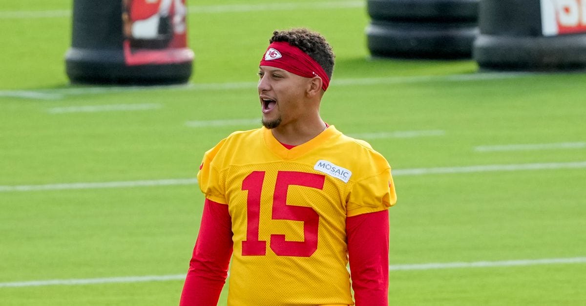 Unveiling the Secrets: Day 2 Revelations from Chiefs’ Training Camp on July 23!