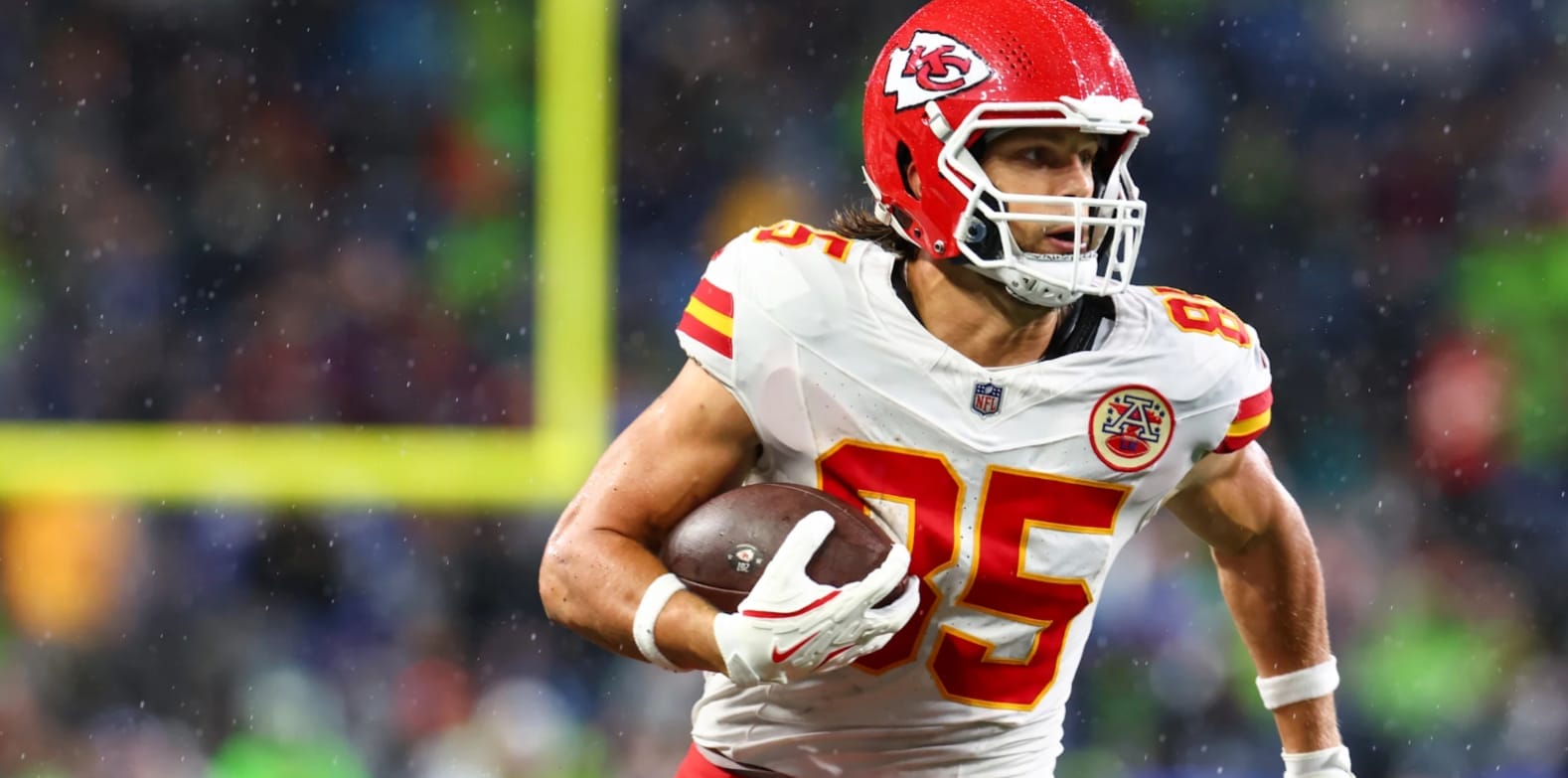 Surprising Stars: Robert Tonyan and Clyde Edwards-Helaire Shake Up Chiefs' Practice Squad!