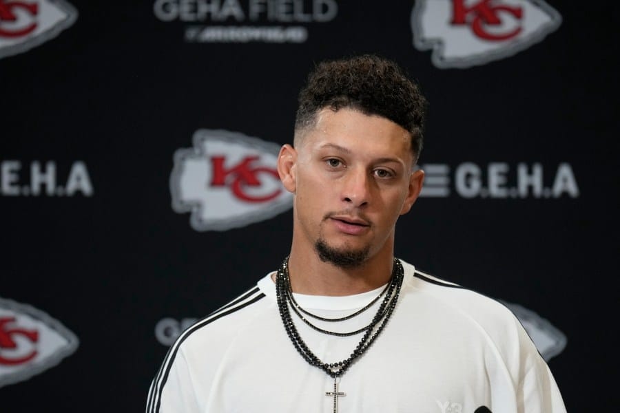 Patrick Mahomes Hints at a Comeback: Chiefs on the Brink Patrick Mahomes Hints at a Comeback: Chiefs on the Brink After Heartbreaking Eagles Defeat!